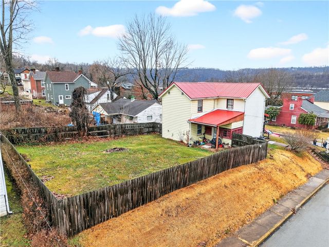 129 5th St, California, PA 15419