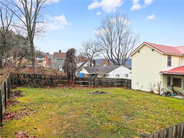 129 5th St, California, PA 15419