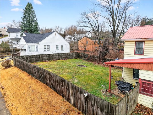 129 5th St, California, PA 15419