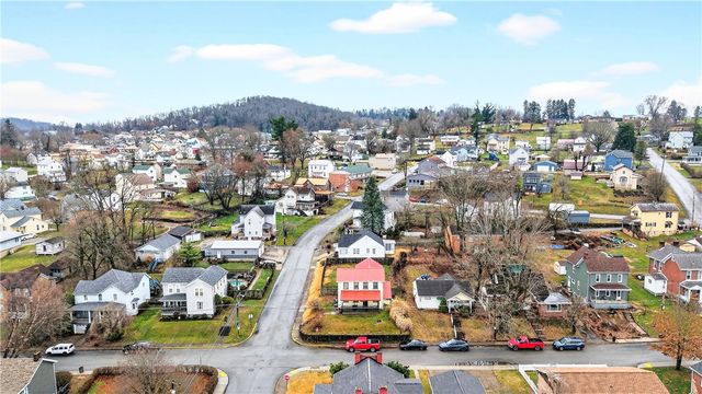 129 5th St, California, PA 15419