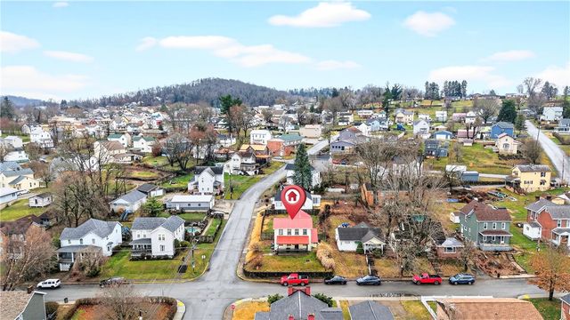 129 5th St, California, PA 15419