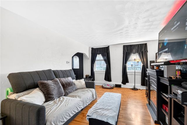 129 5th St, California, PA 15419