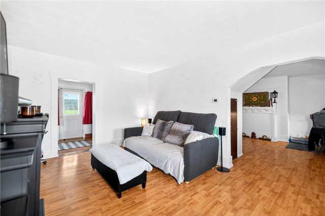 129 5th St, California, PA 15419