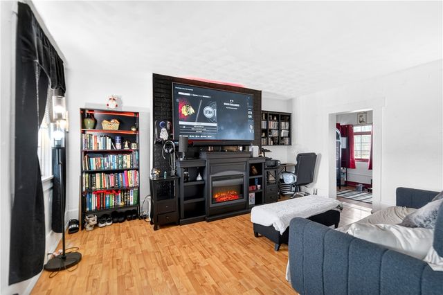 129 5th St, California, PA 15419