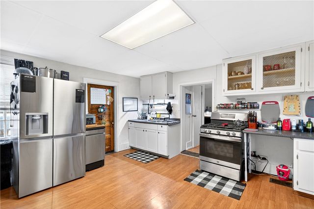 129 5th St, California, PA 15419