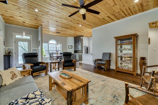 408 Reynard Place, Mc Cormick, SC 29835