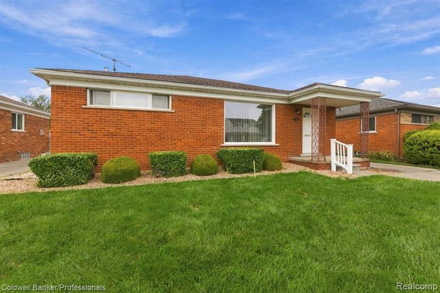 23131 Playview Street, Saint Clair Shores, MI 48082