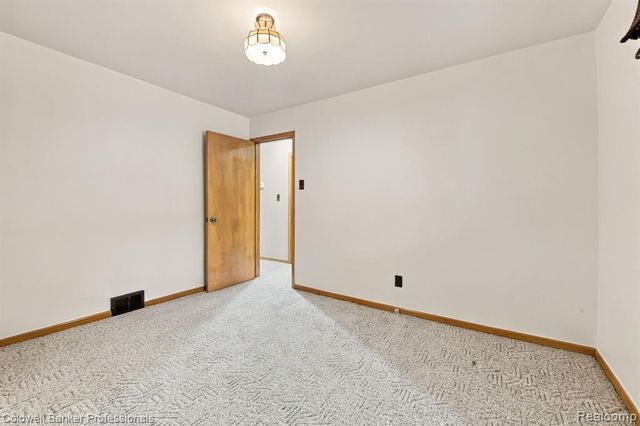 23131 Playview Street, Saint Clair Shores, MI 48082