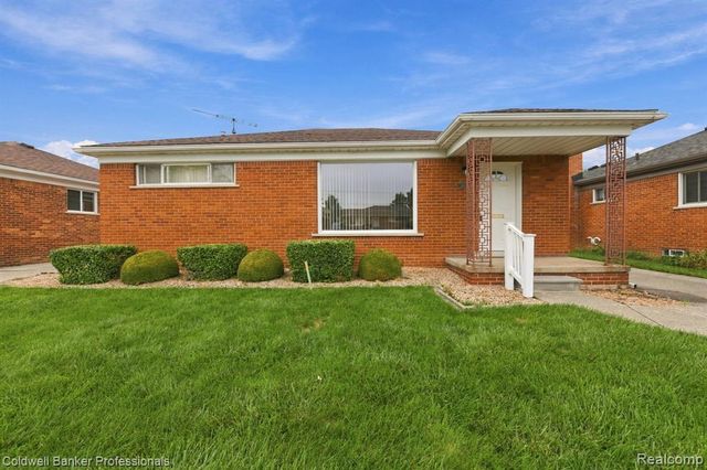 23131 Playview Street, Saint Clair Shores, MI 48082