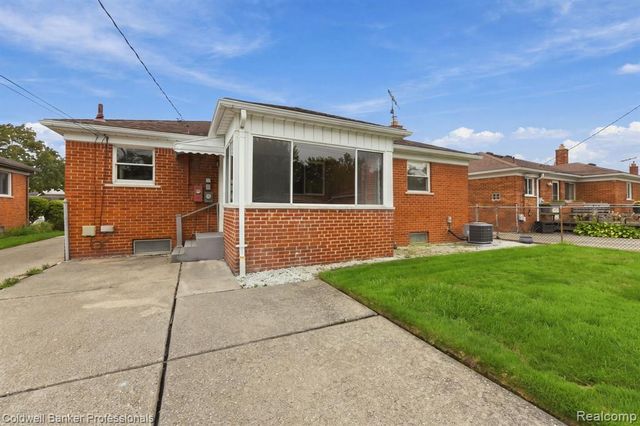 23131 Playview Street, Saint Clair Shores, MI 48082