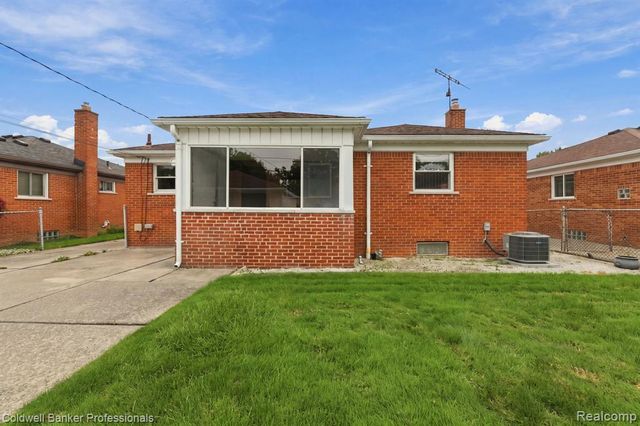 23131 Playview Street, Saint Clair Shores, MI 48082