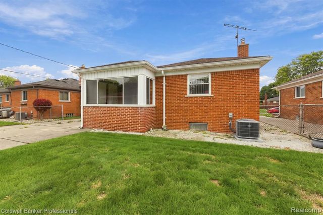 23131 Playview Street, Saint Clair Shores, MI 48082