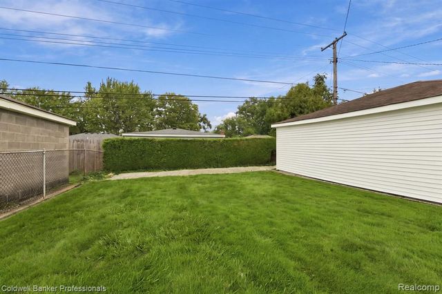 23131 Playview Street, Saint Clair Shores, MI 48082