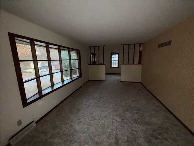 2431 N 73rd Place, Kansas City, KS 66109