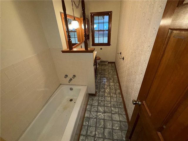 2431 N 73rd Place, Kansas City, KS 66109