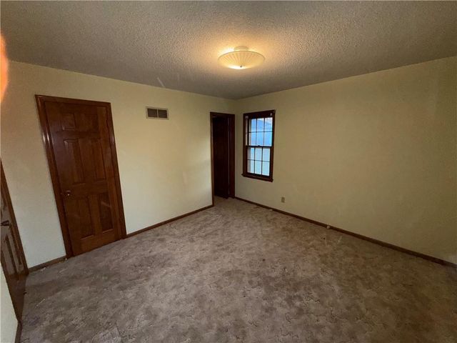 2431 N 73rd Place, Kansas City, KS 66109