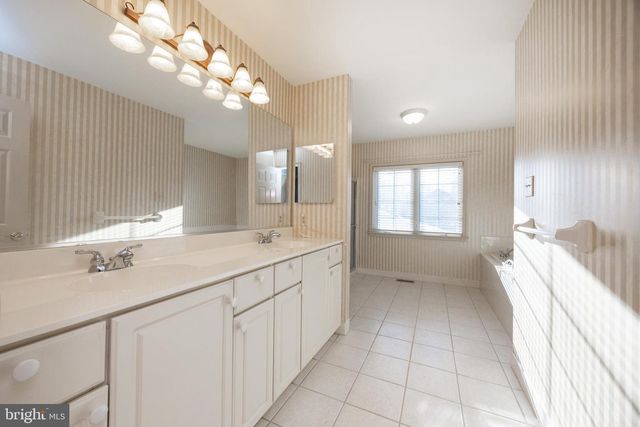 427 VINEYARD LN, Downingtown, PA 19335