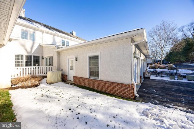 427 VINEYARD LN, Downingtown, PA 19335