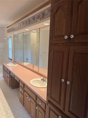 9108 Pine Creek Drive, Midwest City, OK 73130