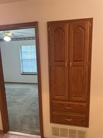 9108 Pine Creek Drive, Midwest City, OK 73130