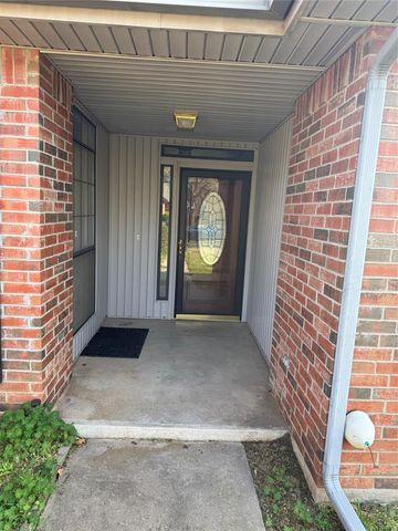 9108 Pine Creek Drive, Midwest City, OK 73130