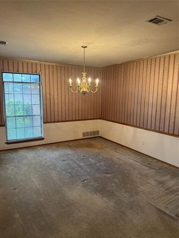 9108 Pine Creek Drive, Midwest City, OK 73130