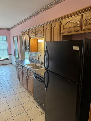 9108 Pine Creek Drive, Midwest City, OK 73130