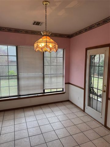 9108 Pine Creek Drive, Midwest City, OK 73130