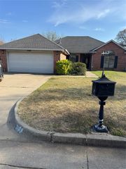 9108 Pine Creek Drive, Midwest City, OK 73130