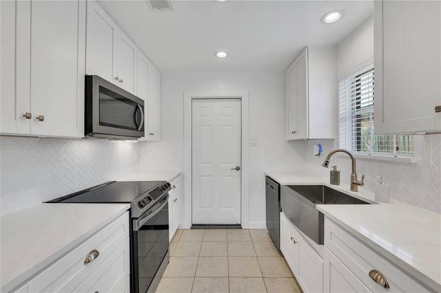 16735 Townes Road, Friendswood, TX 77546