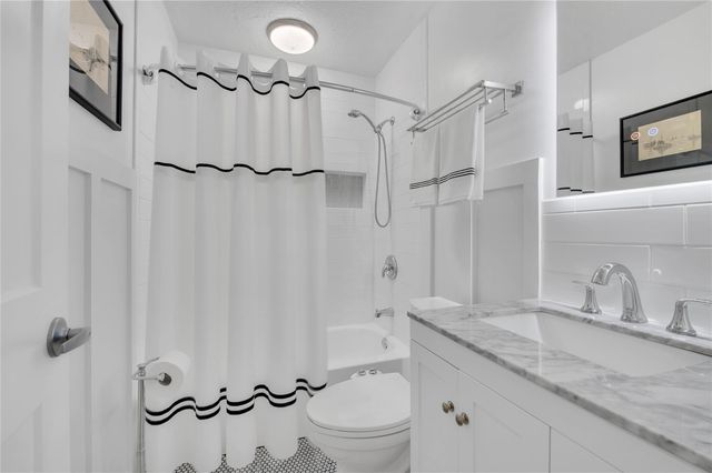 16735 Townes Road, Friendswood, TX 77546