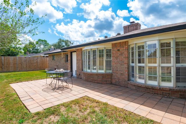 16735 Townes Road, Friendswood, TX 77546