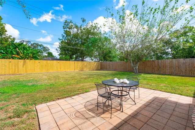 16735 Townes Road, Friendswood, TX 77546