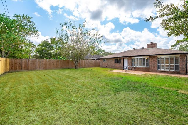 16735 Townes Road, Friendswood, TX 77546