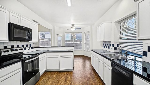 17927 Scenic Oaks Drive, Richmond, TX 77407