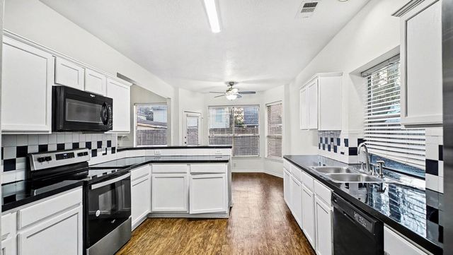 17927 Scenic Oaks Drive, Richmond, TX 77407