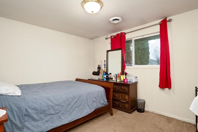 2441 N Keene Way Drive, Medford, OR 97504