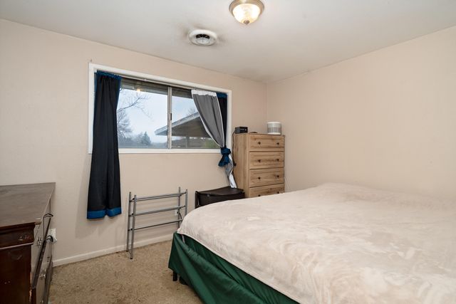 2441 N Keene Way Drive, Medford, OR 97504