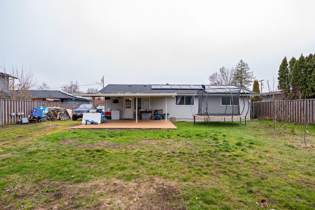 2441 N Keene Way Drive, Medford, OR 97504