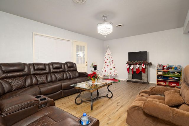 2441 N Keene Way Drive, Medford, OR 97504