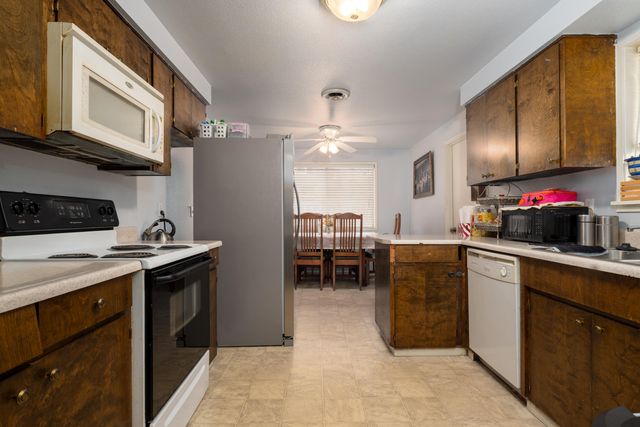 2441 N Keene Way Drive, Medford, OR 97504