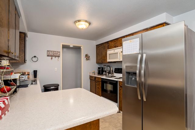 2441 N Keene Way Drive, Medford, OR 97504