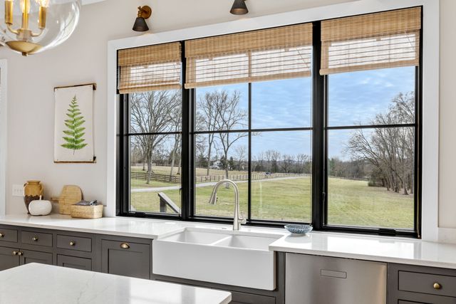 934 Hickory Hills Dr, Franklin, TN 37067