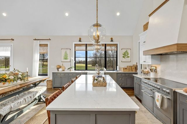 934 Hickory Hills Dr, Franklin, TN 37067