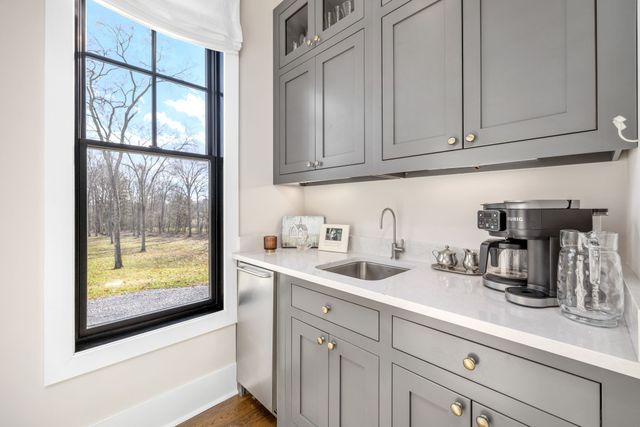 934 Hickory Hills Dr, Franklin, TN 37067