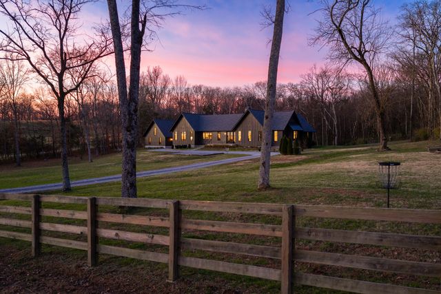 934 Hickory Hills Dr, Franklin, TN 37067