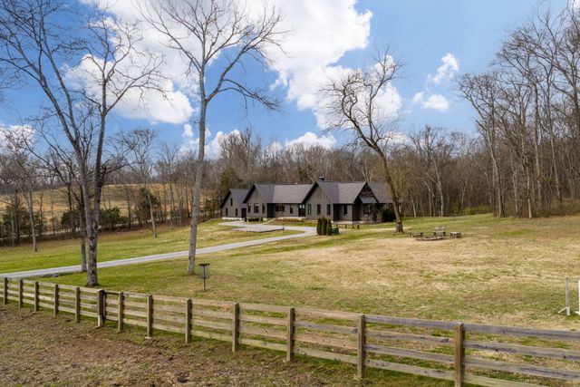 934 Hickory Hills Dr, Franklin, TN 37067