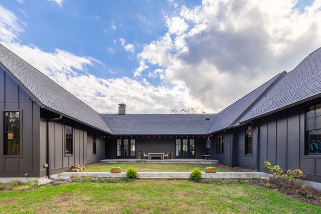 934 Hickory Hills Dr, Franklin, TN 37067