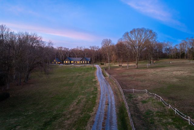 934 Hickory Hills Dr, Franklin, TN 37067