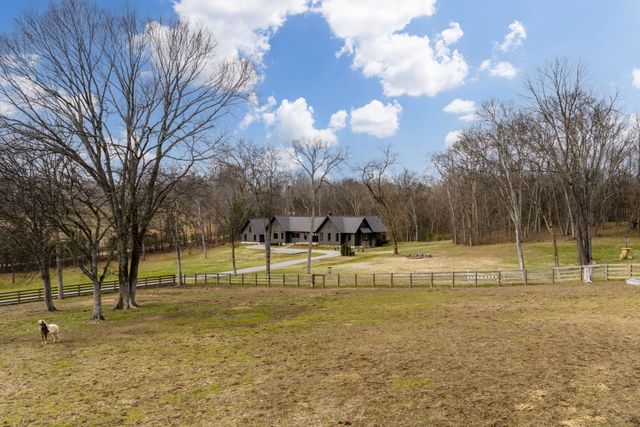 934 Hickory Hills Dr, Franklin, TN 37067